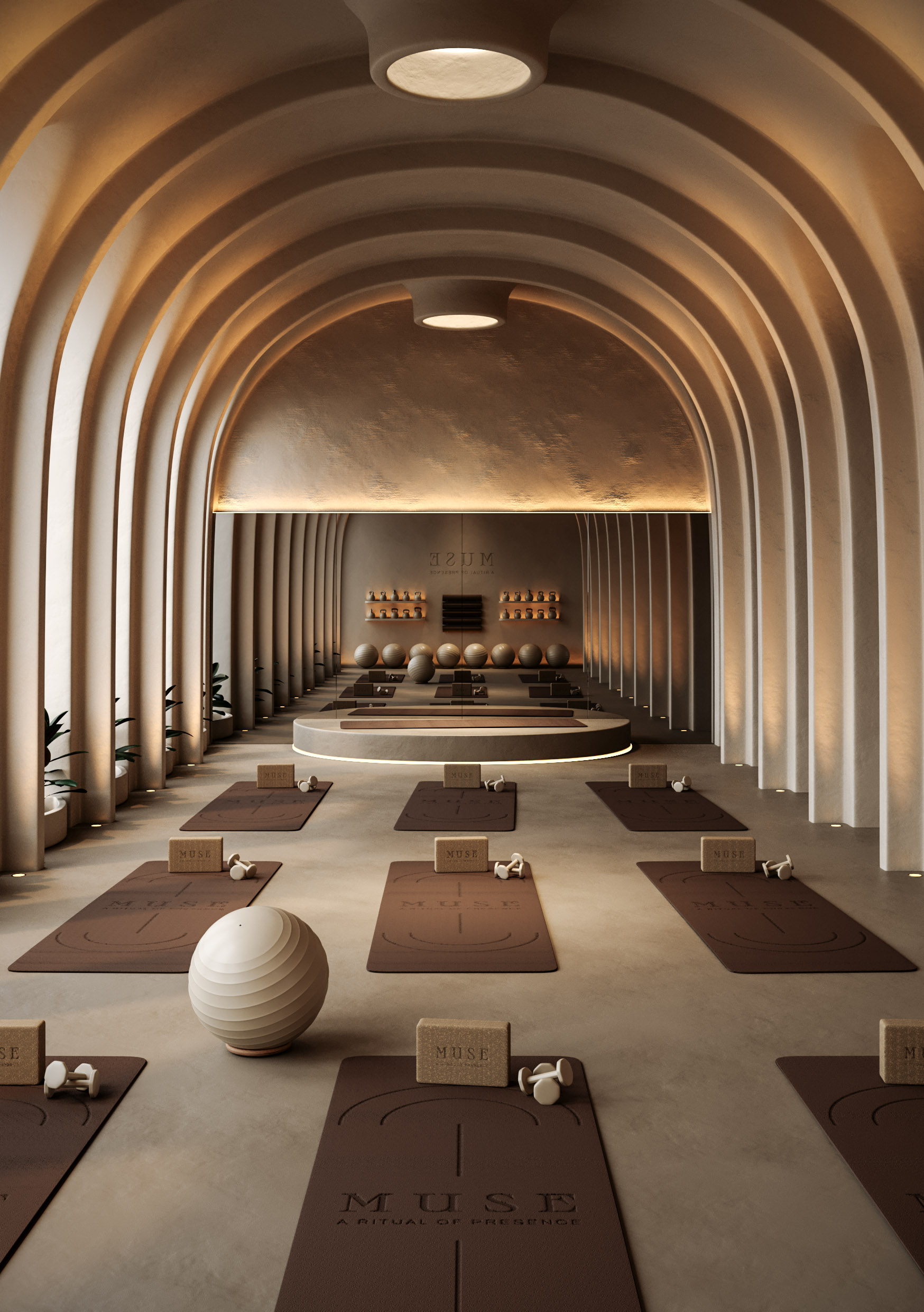 Sala de pilates Muse con bóveda de arcos escalonados, luz cálida, suelo de microcemento y esterillas marrones con el logotipo